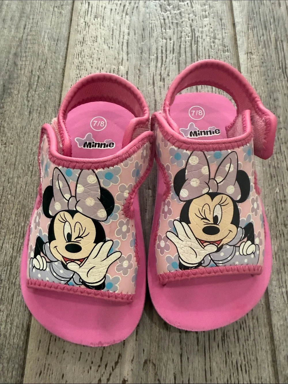 LIKE NEW worn once Disney Minnie Mouse Pink girl summer Sandals size 7/8